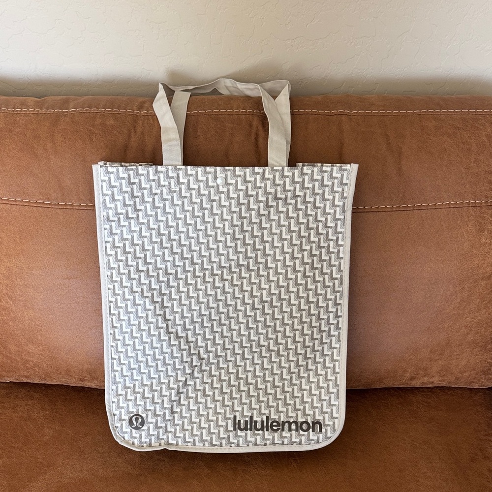 Lululemon Athletica Brown & Cream Geometric Reusable Tote Bag - Picture 3 of 8